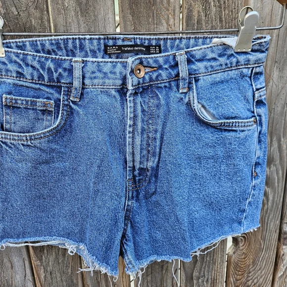Zara Women's Distressed Blue Jean Shorts Size 4 - Picture 11 of 16